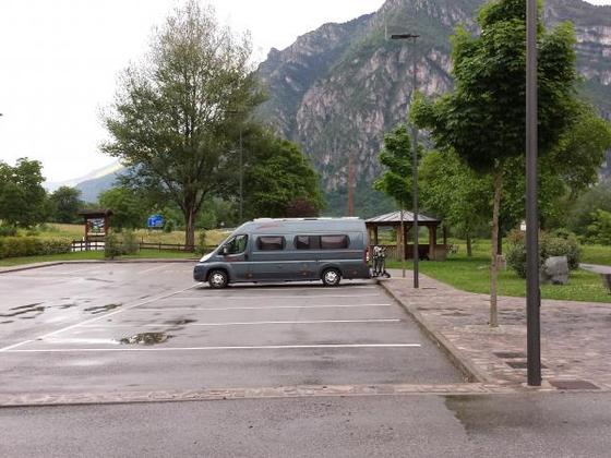 Zufällig in Italien gefunden: ein toller Übernachtungsplatz am Fluß Chiese an der SS 237 bei Darzo. (Lago d'Idro.)