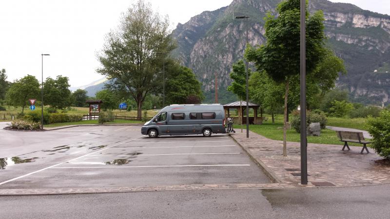 Zufällig in Italien gefunden: ein toller Übernachtungsplatz am Fluß Chiese an der SS 237 bei Darzo. (Lago d'Idro.)