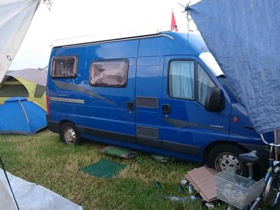 auf einem Festival mit Tarp und Co
