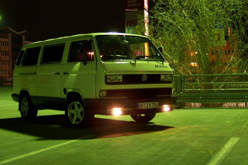 T3 mit Langzeitbelichtung bei Nacht