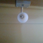 2
Leuchte über Bett