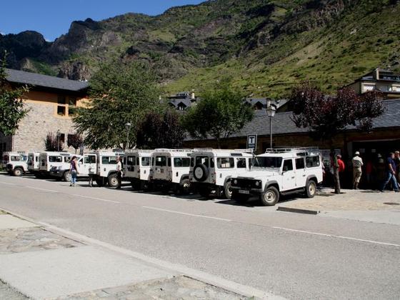 IMG 6775

Taxifahrt von Espot aus (Östliche Seite vom Park) mitt Land-Rover's in's Nationalpark Aigüestortes, um gans tief in's Park zu kommen oder Abends gans müde zurück nach Espot zu kehren.