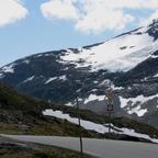 IMG 2472  am RV55 von Hella nach Lom, der braune Schild deutet auf die 'Nasjonale Turistveger' die schönste Strecken