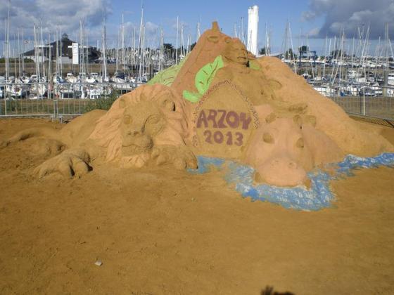 116 Sandskulptur Arzon Hafen